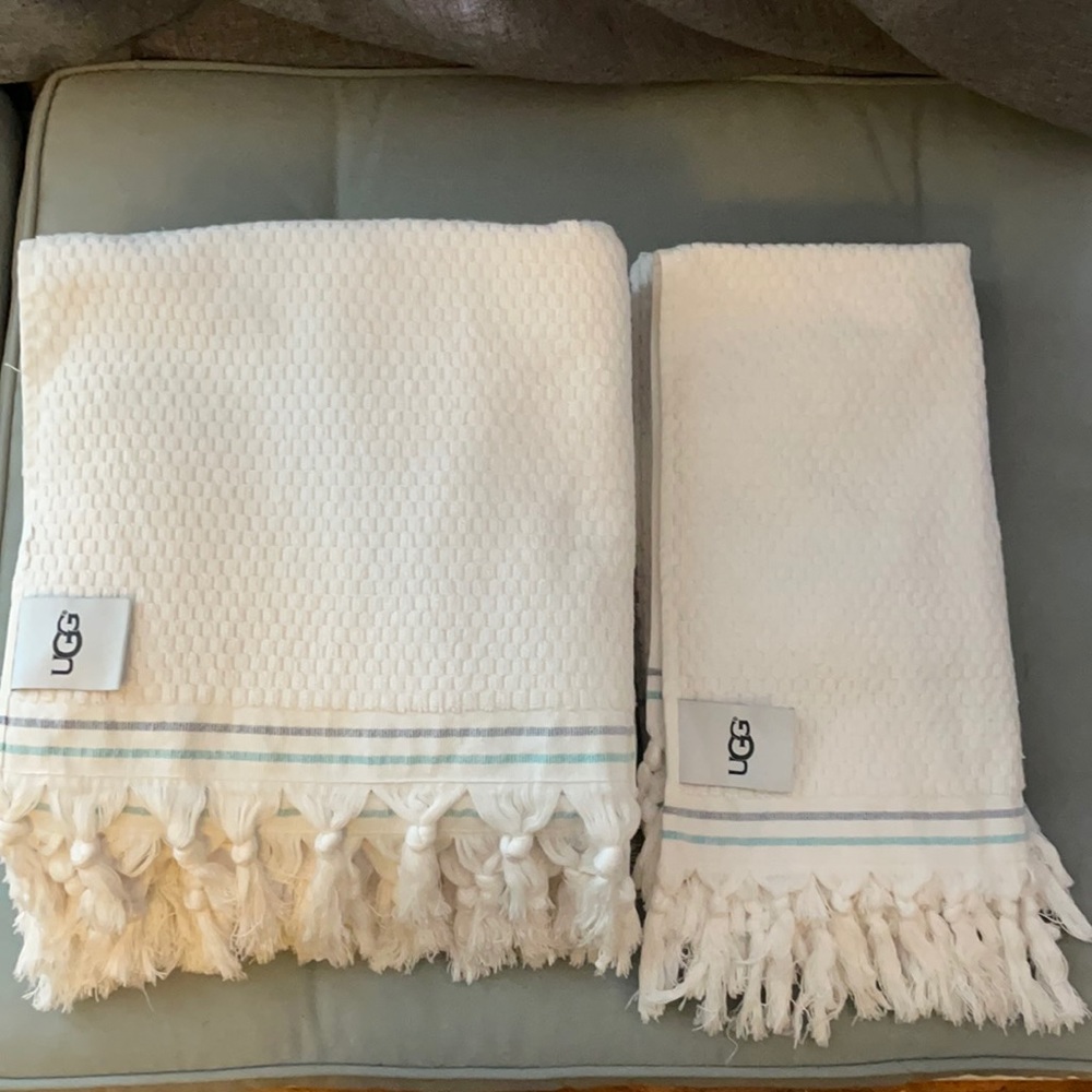 NWOT UGG Sadie 8-piece towel Set